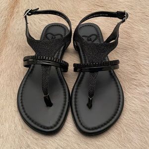 Madeline actress black flat toe sandal NWT